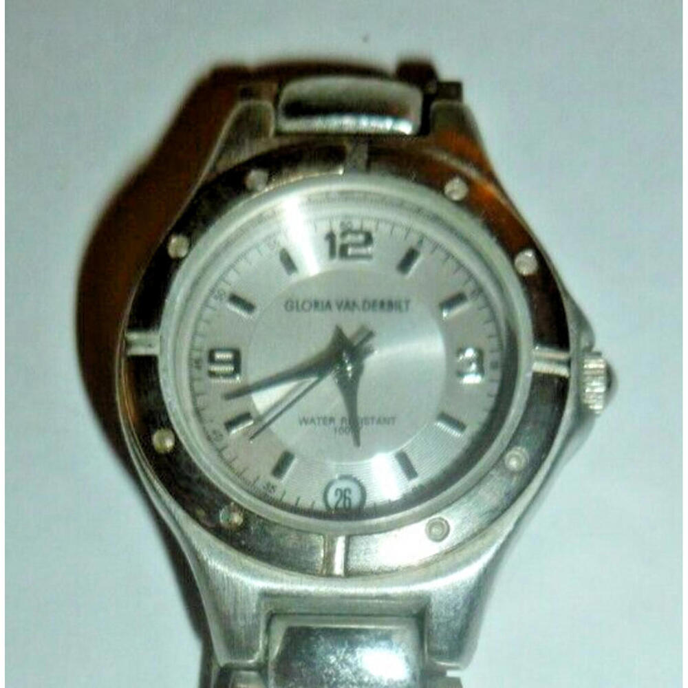 Gloria Vanderbilt Quartz Analog Women's Watch WR 100FT Silver Tone